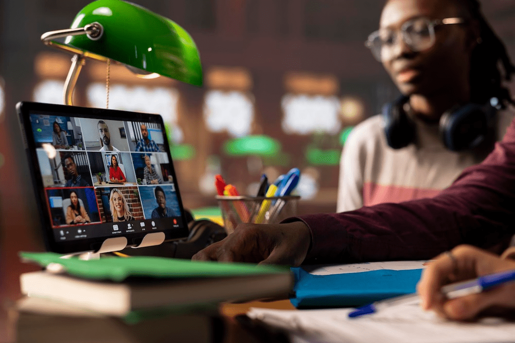 imgi_1_group-diverse-pupils-engaging-online-course-discussion-via-video-call_482257-123125